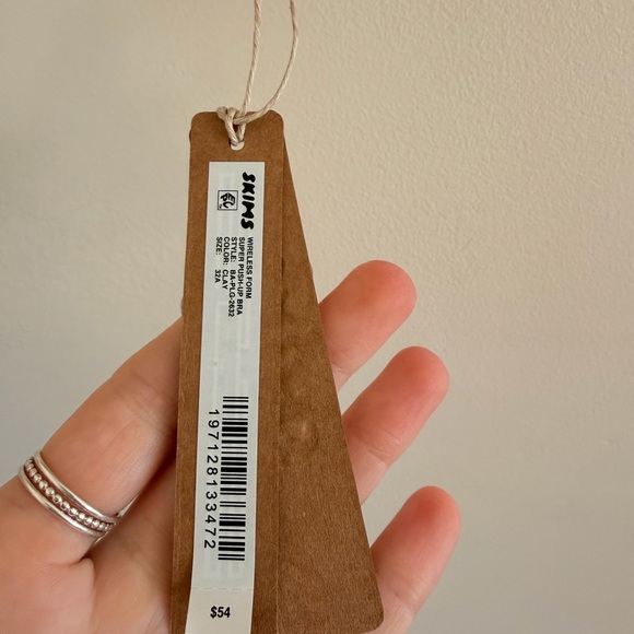 SKIMS Tan Bra - Picture 3 of 7